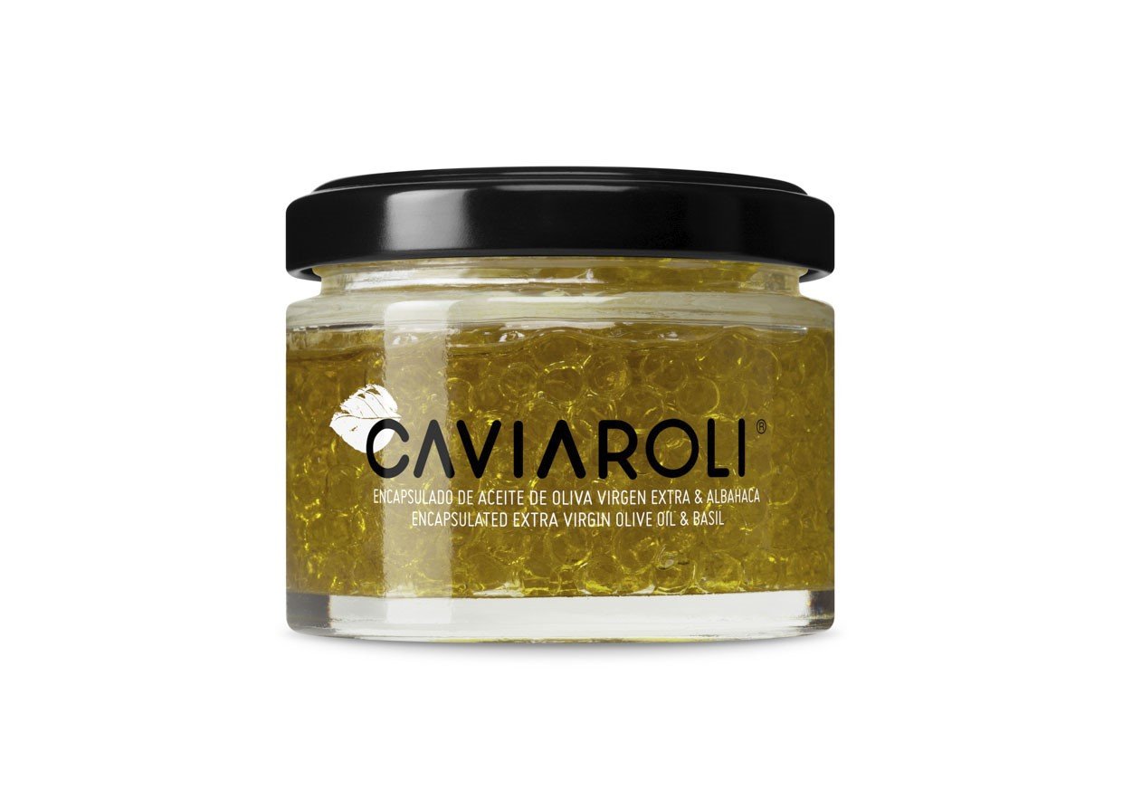 aceite de oliva con albahaca en frascos