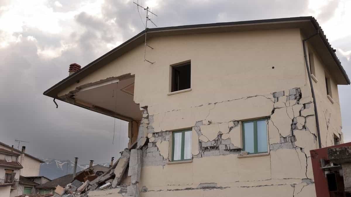 casa protegida durante un incendio y sismo