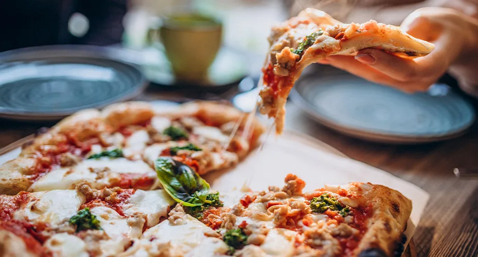 deliciosas pizzas en un ambiente acogedor