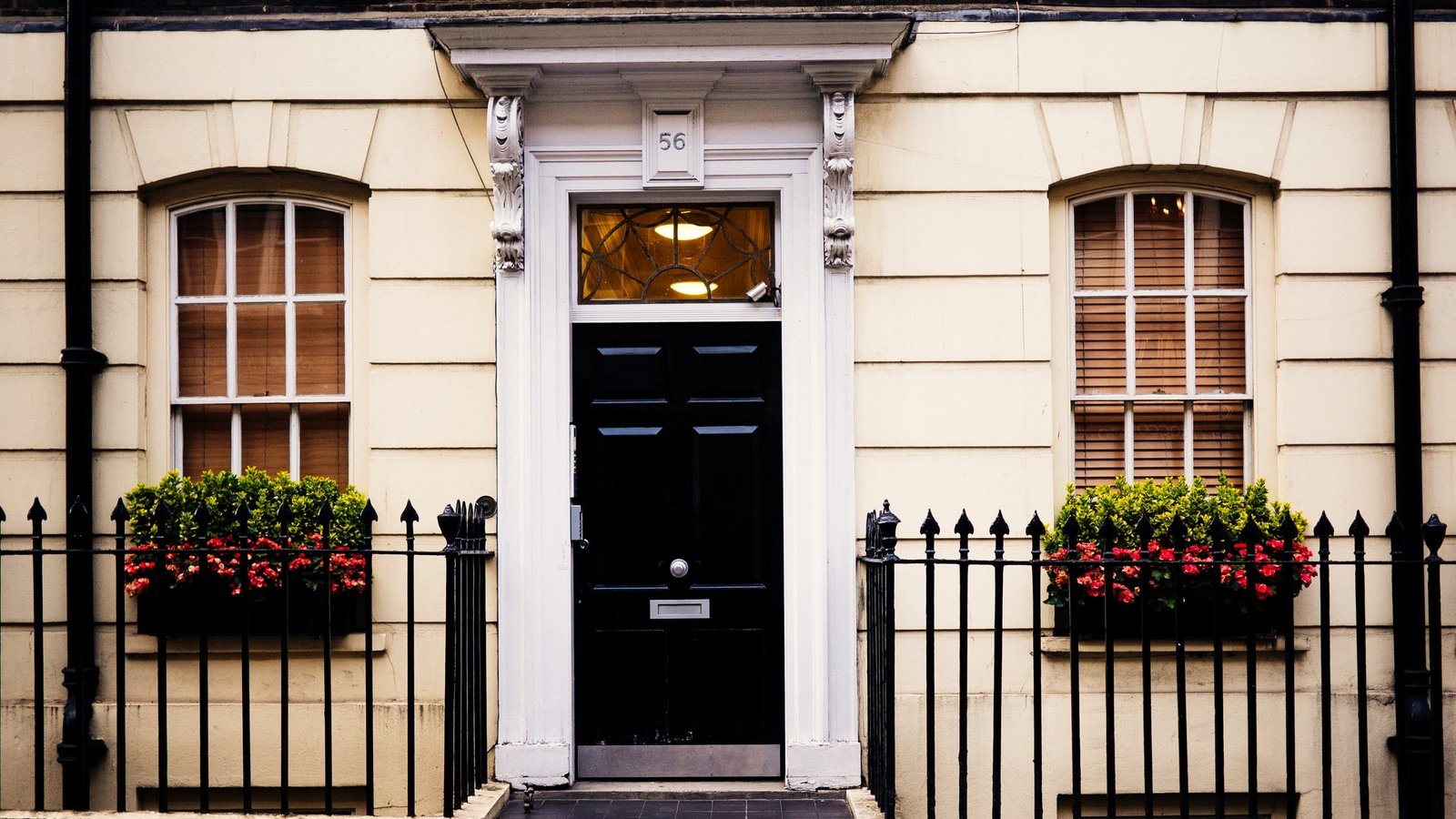 entrada de casa armoniosa y acogedora