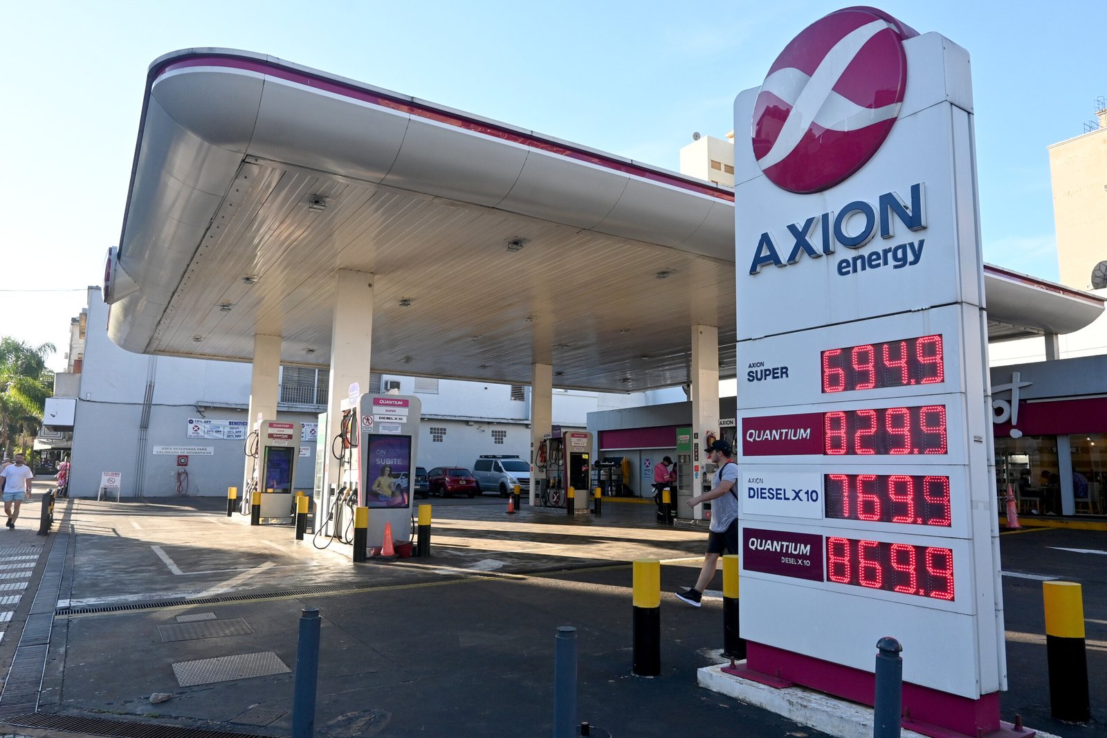 estacion de servicio con precios de combustible