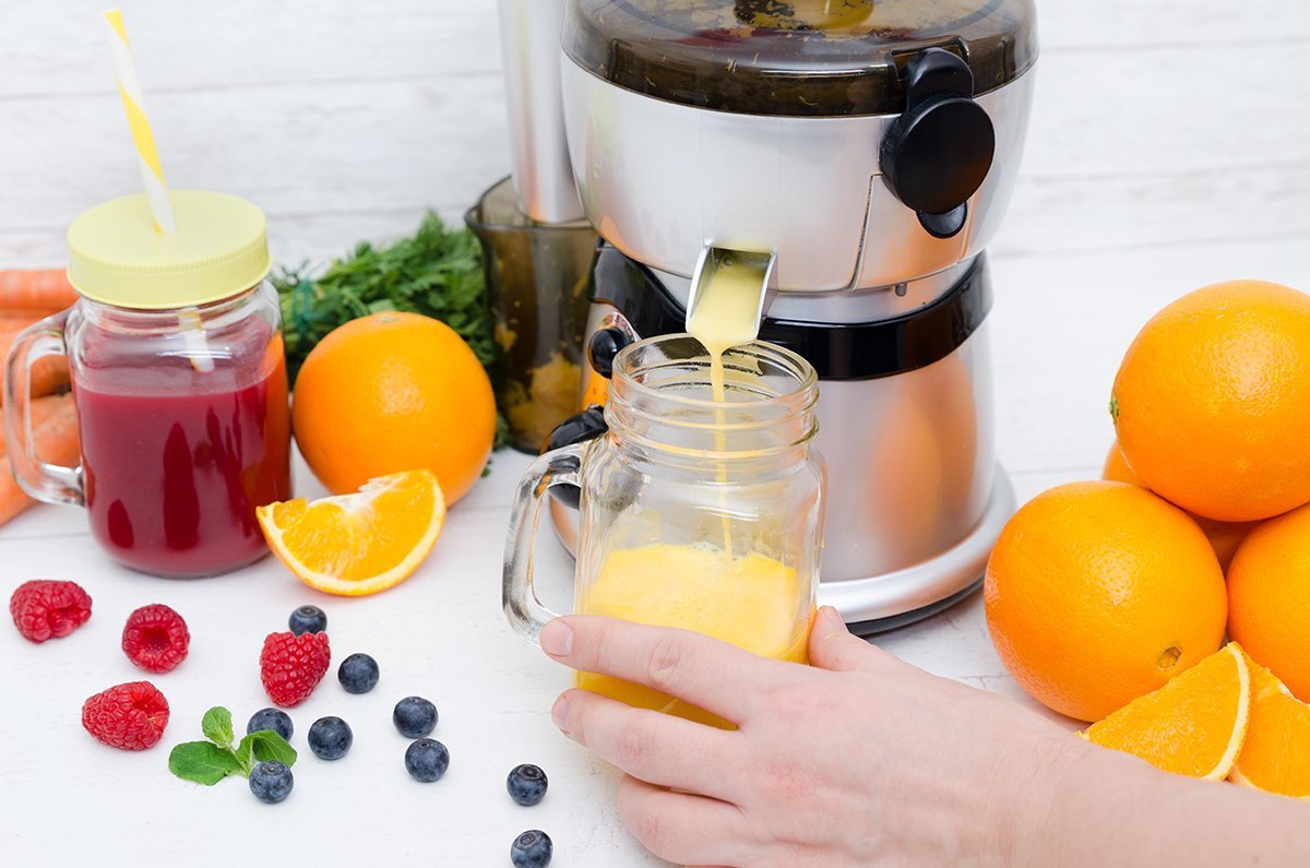 frutas frescas y extractor de jugo