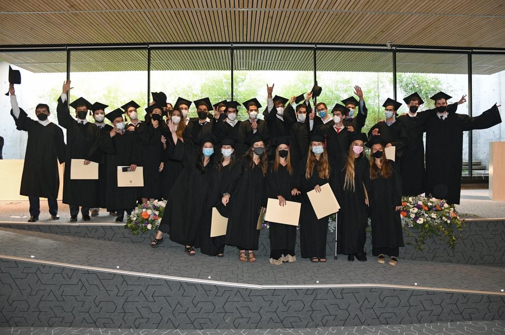 graduados en ceremonia de magister