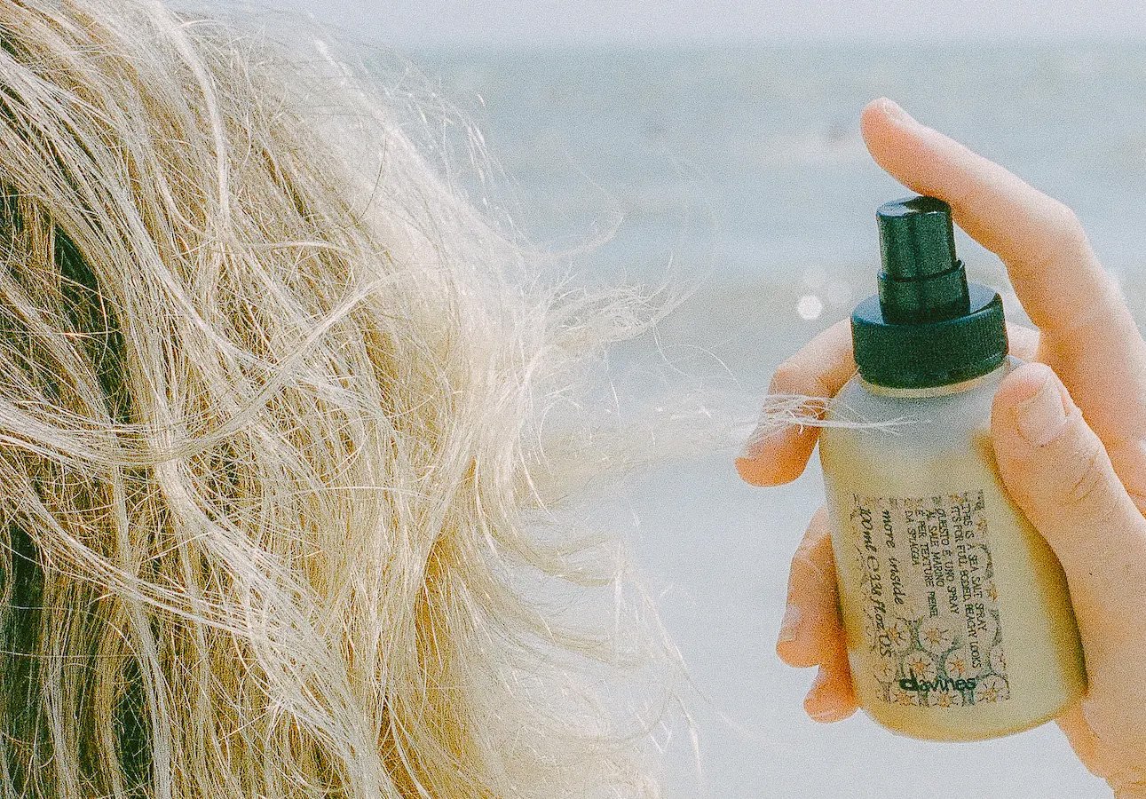 productos de belleza con spray de sal marina