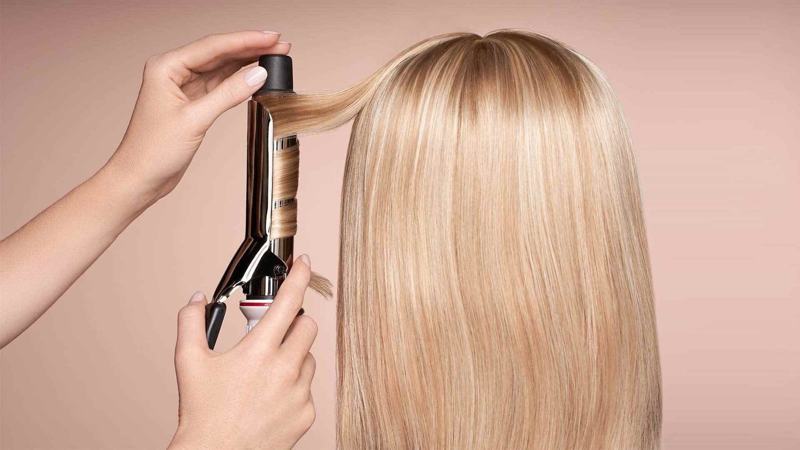 rizador de cabello en accion con ondas