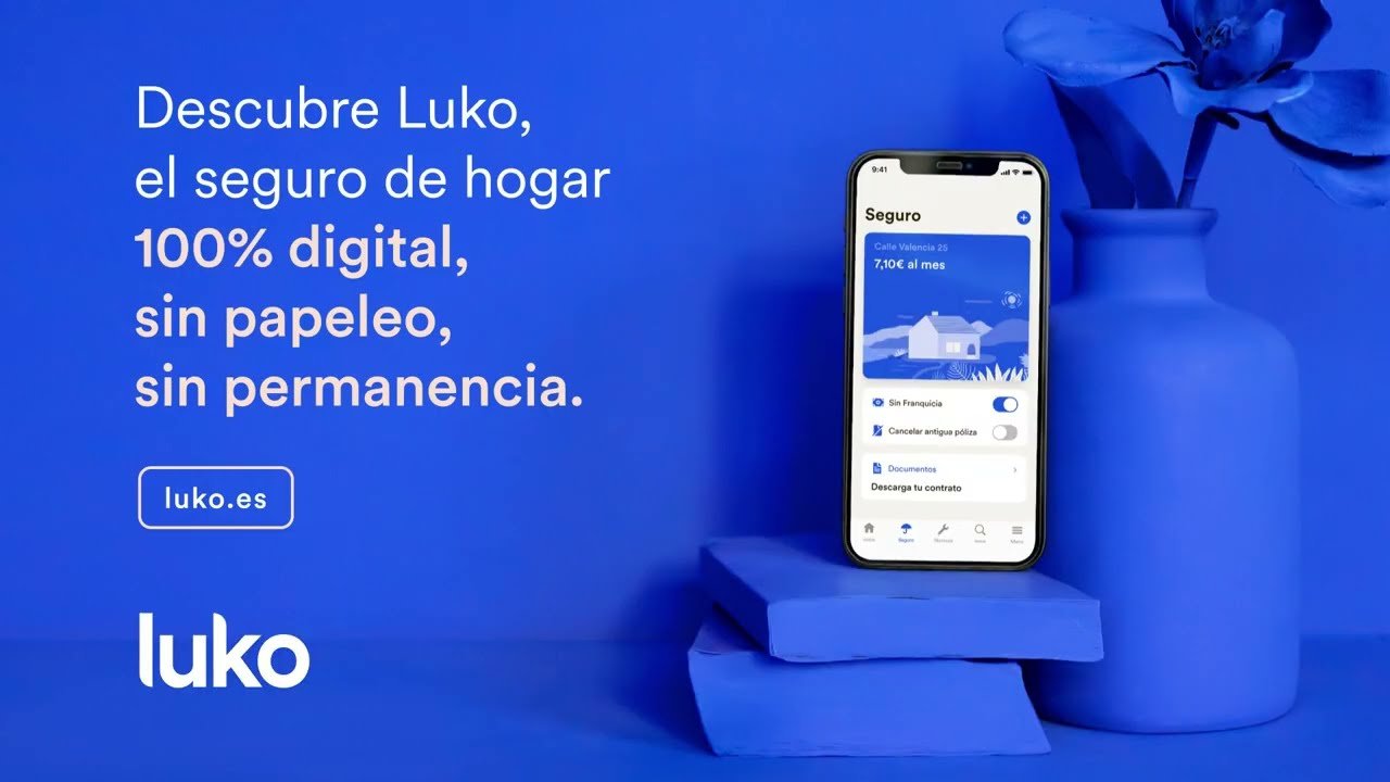 telefono antiguo junto a un contrato de seguro