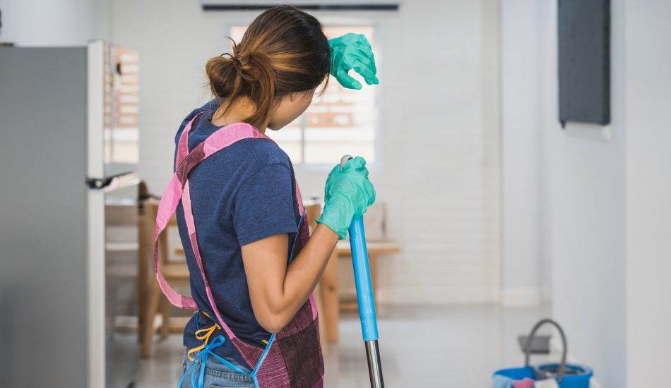 trabajadora domestica recibiendo indemnizacion