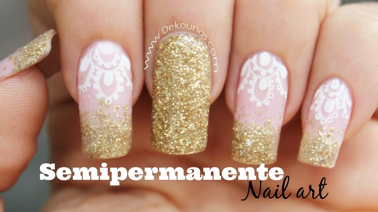 unas brillantes con top coat de glitter