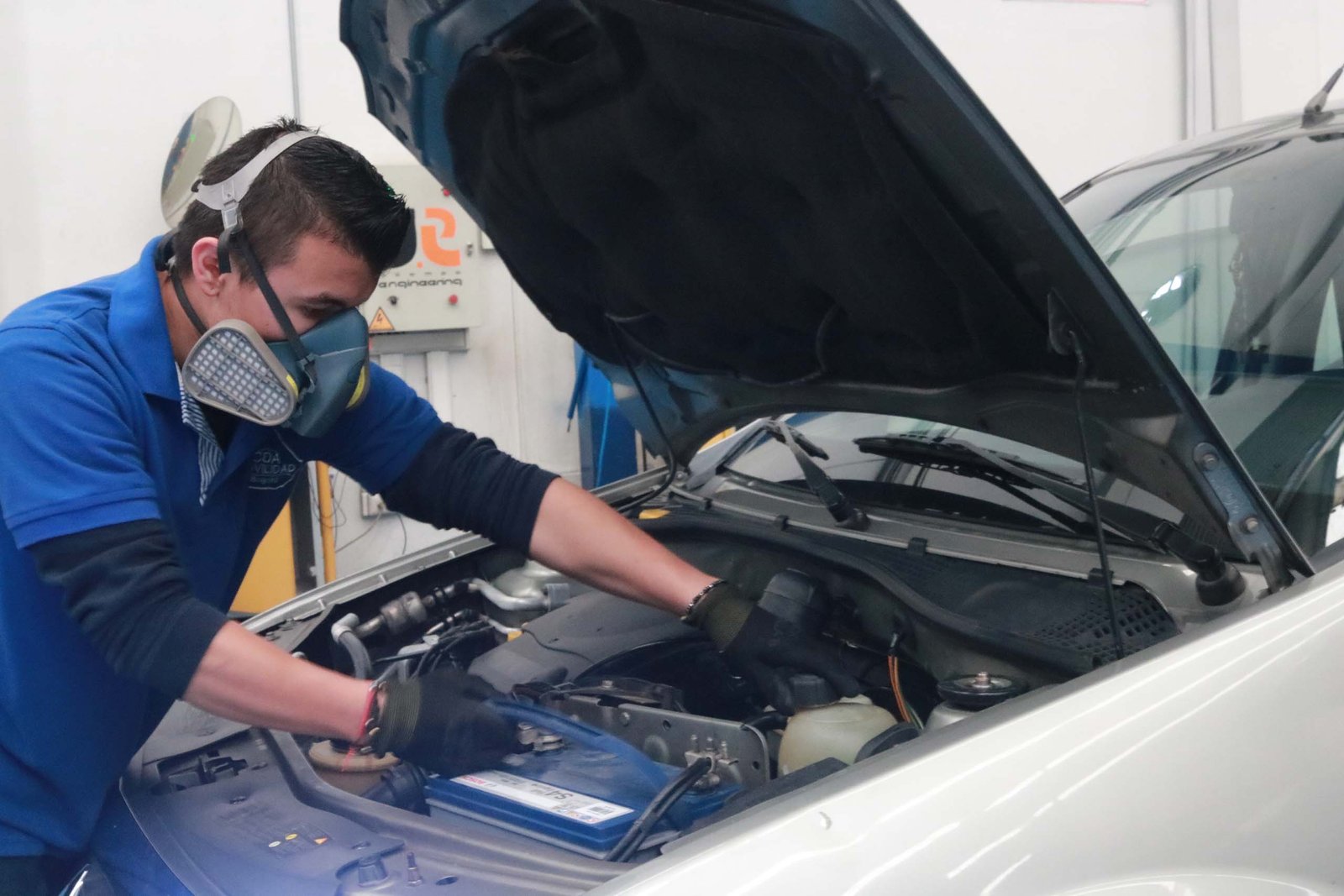 vehiculo en revision tecnica de gases